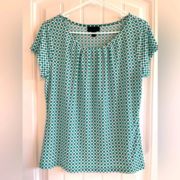 Worthington Women’s Petite Large Pleated Neck Geometric Short Sleeve Blouse - Picture 1 of 5